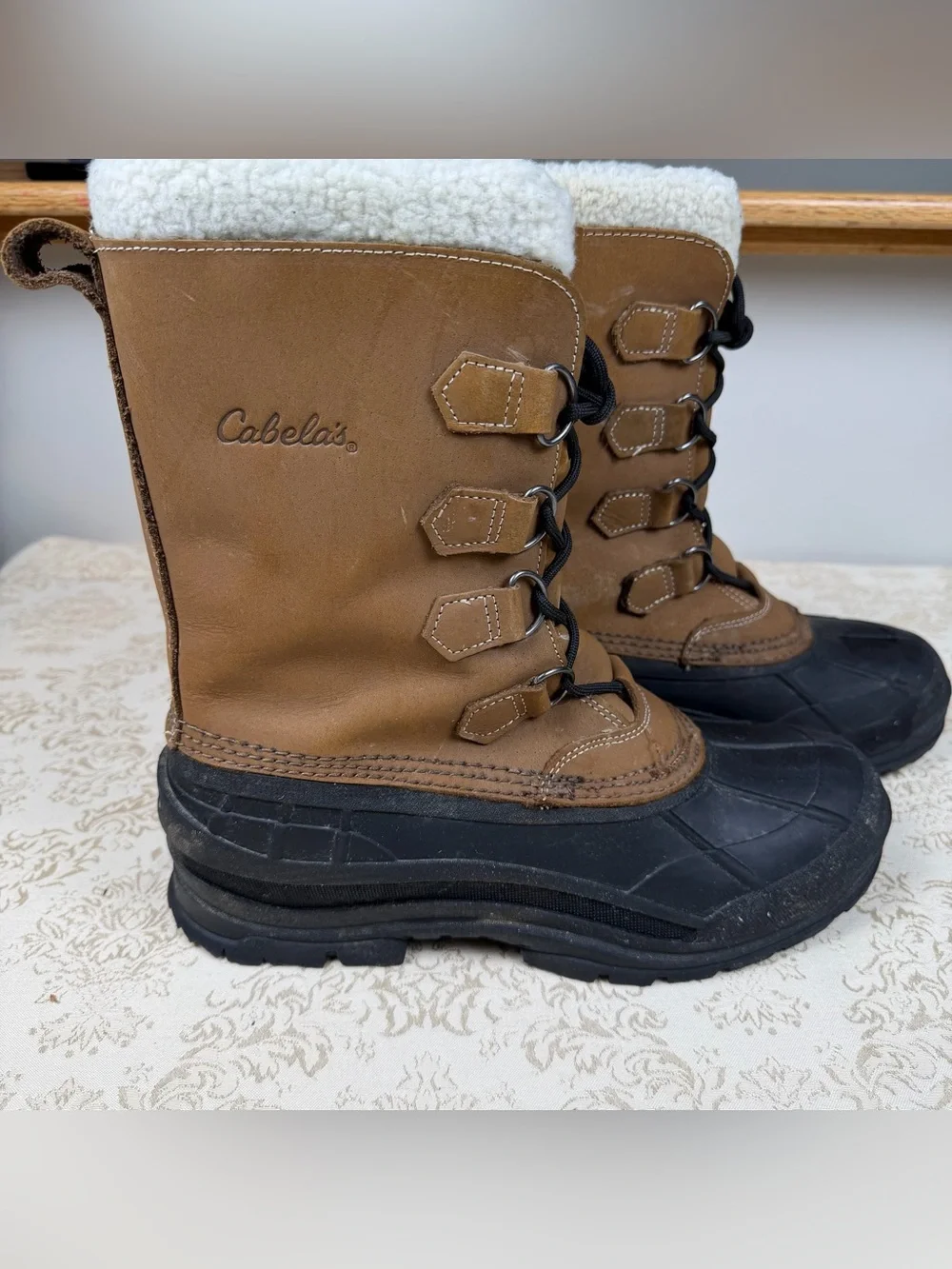 Cabela's Tan Leather Shearling-Trim Lace-Up Winter Boots with Black Soles, 11